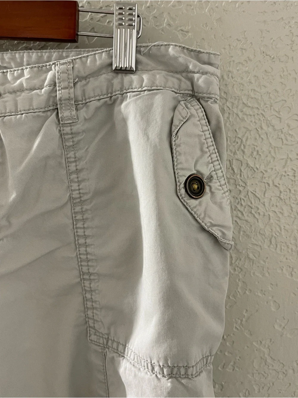 Merona Women’s Casual Relaxed Fit Light Tan Cargo Capris Size 12